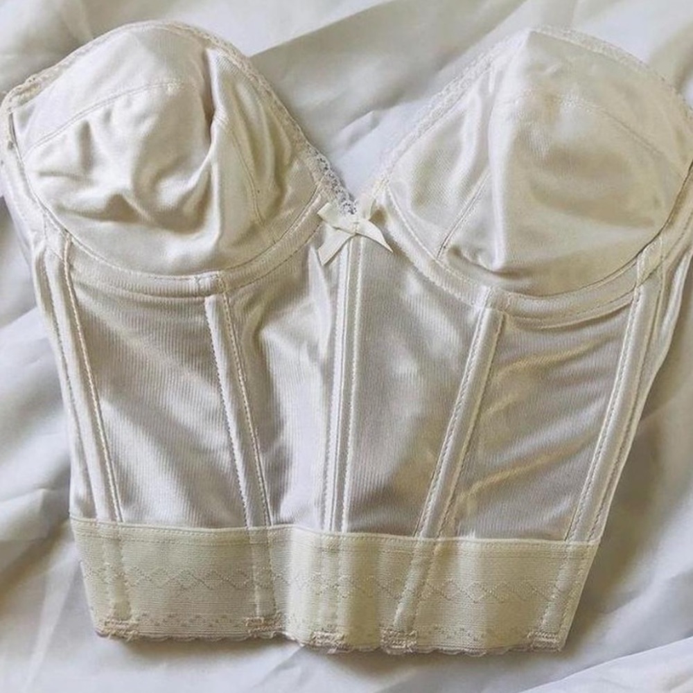 White stain bustier top 
So fancy 

Size: 36 B